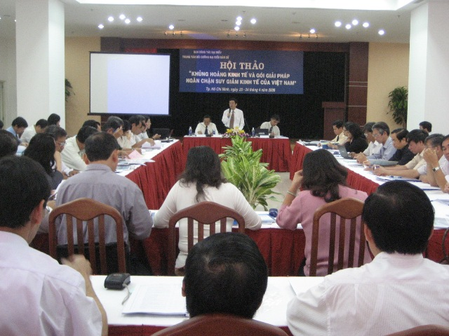 Ảnh Hội thảo"Khủng hoảng kinh tế và gói giải pháp ngăn chặn suy giảm kinh tế tại Việt Nam", TP.HCM, ngày 23-24/04/2009